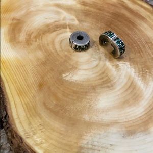 2 pandora spacer clips